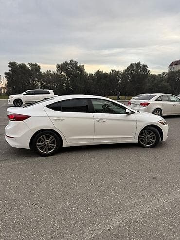 ford satisi: Hyundai Elantra: 0.2 l | 2018 il Sedan — 2