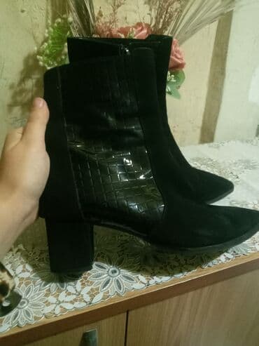 Ölçü: 39, rəng - Qara, İşlənmiş