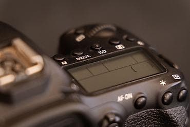 canon mark 2: Canon EOS 6D Mark II DSLR + Canon EF 50mm f/1.8 STM obyektiv Üzərində — 3