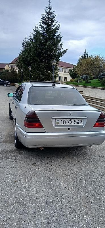 opel astra 2017: Mercedes-Benz C‑Class W202 sedan – gümüş rəng. Masin yaxsi — 2