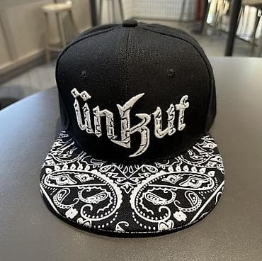 Qara snapback papaq – “ünkut” loqolu - Rəng: qara - Ön hissədə iri lalafo.az -da Qara snapback papaq – “ünkut” loqolu - Rəng: qara - Ön hissədə iri