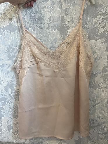Brand : LOAVİES Zərif atlas top – nude/bej rəngdə - Model: V-kəsimli