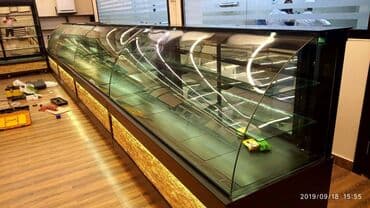 böyük soyuducu: Yüksək keyfiyyətdə şirniyyat vitrinlərinin istənilən ölçü və dizaynda — 12