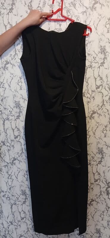 вечерние платья для полных: Qara zərif ziyafət donu - Rəng: klassik qara - Model: qolsuz, dar — 2