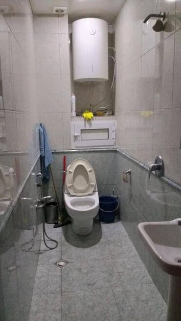 аренда торгового места в магазине: Gənclik metrosuna yaxın yol kənarı ümumi sahəsi 100 kv,m olan — 8