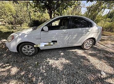 e motor: Hyundai Accent: 1.4 l | Sedan — 4