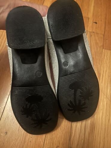 qizil sirqalar usaq ucun: Tuflilər, Qız üçün, 26 — 4