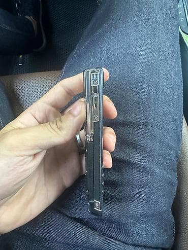 philips xenium 9@9h: Vertu Aster, 2 GB, rəng - Gümüşü, İki sim kartlı — 2