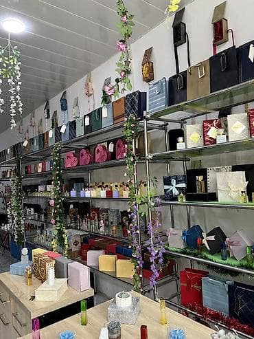 şuşe masa: Şuşəli dolablar 4 ədəd uzun vitrin boyukdur olcusu — 3