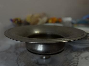 qab alıram: Metal qab – dərin, geniş haşiyəli serving qabı - Material: metal — 1