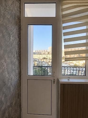 PVC balkon qapısı və pəncərə bloku təqdim olunur. Ağ rəngli — 1