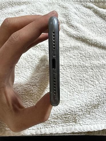 iphone se 2016 ekran: IPhone 11, 128 GB, Qara — 5