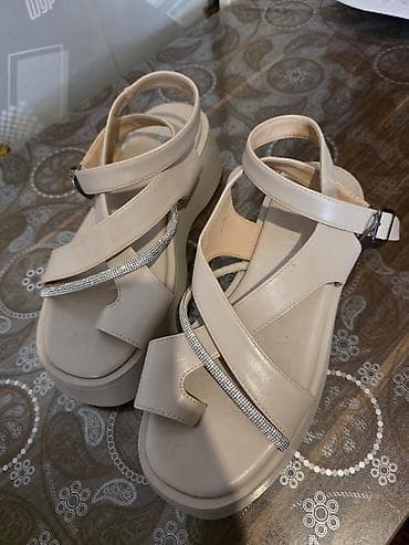 Çəkmələr: Bir defe geyinilib tezeden secilmir.Bej rəngli qadın platforma sandal — 2