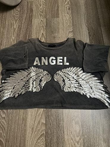 Qısa qollu crop t-shirt - Rəng: tünd boz/qaralmış effektli - Ön — 1