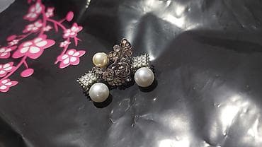 Бижутерия: İkili bəzək dəsti – inci detalı gümüşü rəngdə sırğalar və uyğun üzük — 1