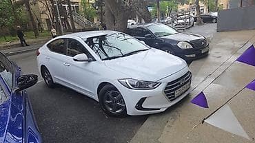 lider disk: Hyundai Elantra sedan – ağ rəng, Azərbaycan nömrə nişanı. Şəhər və — 4