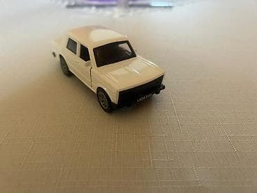 mopedlər elekdirikli: Lada 2106 mini avtomobil modeli - Miqyas: təxmini 1:43 (kompakt — 2