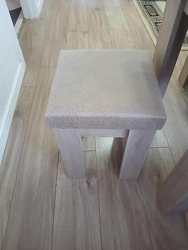 quxna divanı: Mətbəx üçün, İşlənmiş, Açılmayan, Dördbucaq masa, 2 stul — 3