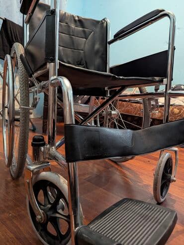 əlillər üçün araba: Təkərli əlil arabası – klassik model Xüsusiyyətlər: - Krom örtüklü — 3