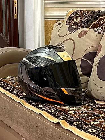 LS2 tam üzlü motosiklet dəbilqəsi - Korpusu: karbon lifli kompozit