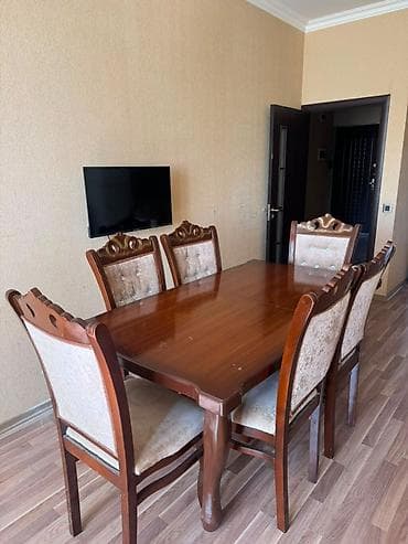 reception masa: Masa və 6 ədəd oturacaq birlikdə satılır. Qiymət 200 AZN Sağlam — 1