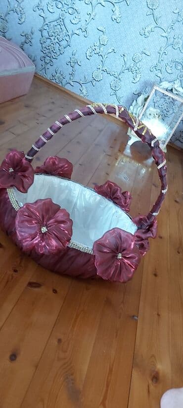 şirniyyat xoncaları: Toy Nişan ücün dekorativ bəzəkli səbət, krem rəngli atlas parça və ağ — 11