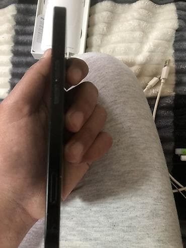 knopkalı: IPhone 15, Midnight — 4