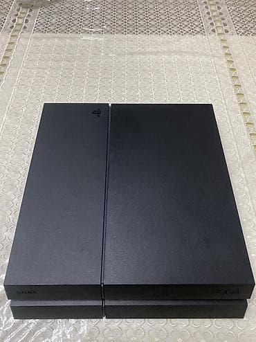 İşlənmiş PlayStation 4 FAT. 2 pult, 1 adapter, USB şunurları hər şeyi