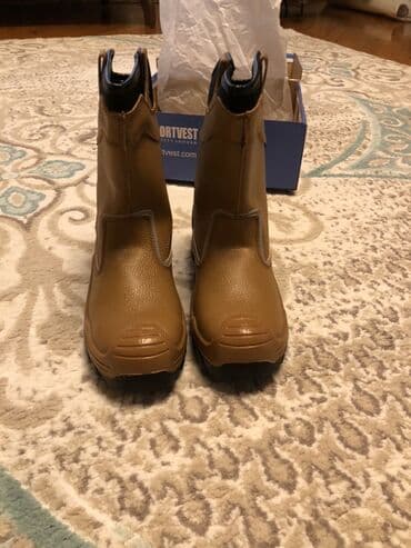 3D panellər: İş ayaqqabısı yenidir.41 ölçüdür.Heç 1 dəfə olsun geyinilməyib.Real — 2