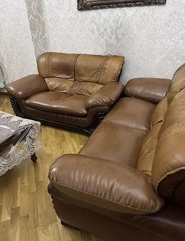 Qəhvəyi rəngli dəri yumşaq mebel dəsti - Tərkib: 2 yerlik və 3 yerlik