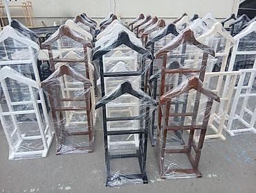 asilqan paltar: Bu, paltarların səliqəli saxlanması üçün nəzərdə tutulmuş taxta — 9