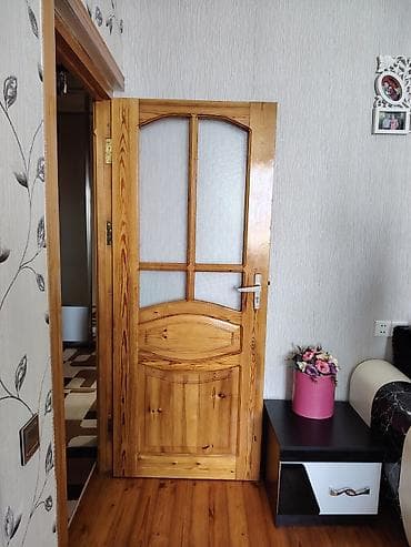 Taxta daxili otaq qapısı - Material: təbii ağac (şam tonlarında)