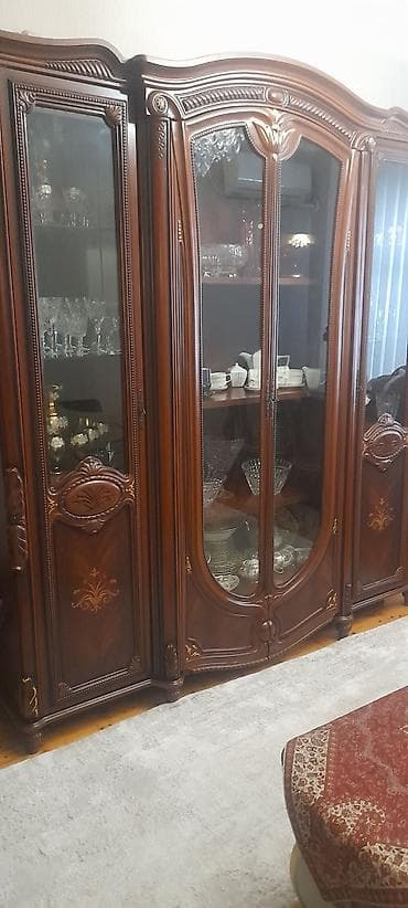 bufet: Klassik üslubda iri bufet/vitrin dolabı - Material: tünd qoz rəngli — 1