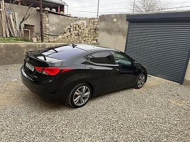 kia optima 2021: Hyundai Elantra – qara sedandır. Xüsusiyyətlər: - Kuzov: sedan, qara — 10