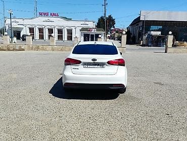 masin bazari 2018: Kia Forte – ağ rəngli sedan ili2018 Taxi buraxlışı var Xüsusiyyətlər — 3