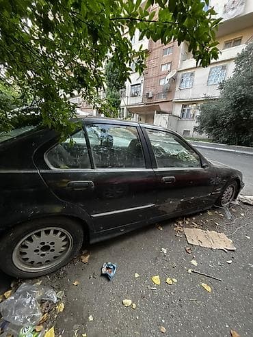 e28: BMW 5 Series E34 – ehtiyat hissələrə - Kuzov: sedan, qara rəng — 3