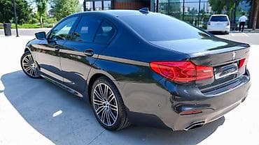 bmw e39 lip: BMW 5 Series sedan – qara metalik rəng, dinamiki və zərif dizayn — 5