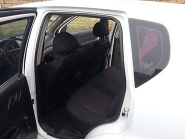 Продажа авто: , ağ rəng, 5 qapılı hetçbek. Xüsusiyyətlər: - Sürət qutusu: mexaniki — 8