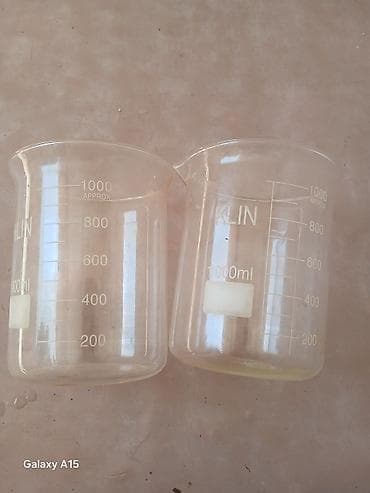 Şəffaf şüşədən hazırlanmış, mayelərin ölçülməsi və qarışdırılması üçün