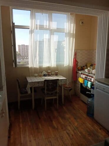 9 ci mikrorayon satilan evler: Bakı, 3 otaqlı, Köhnə tikili, m. Neftçilər, 82 kv. m — 4