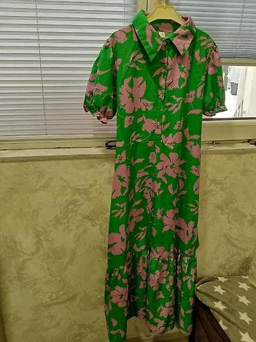 Yaylıq çiçək naxışlı qadın paltarı - Model: midı-uzunluqda, aşağı