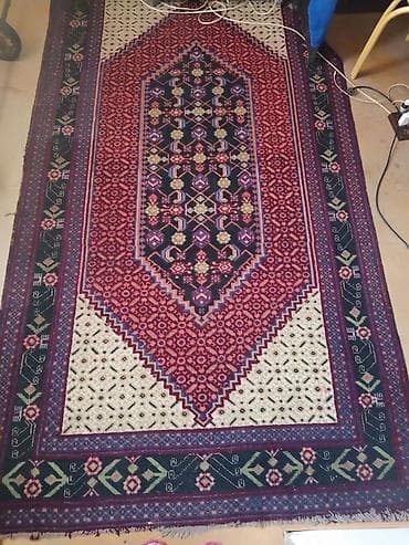 - Əl toxuması üslublu klassik naxışlı xalça - Rəng palitrası: tünd