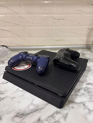hitman 2: Sony PlayStation 4 Slim oyun konsolu + 2 ədəd DualShock 4 pultu — 1