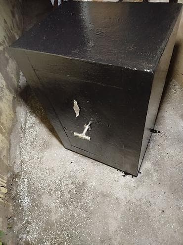 Seyflər: Metal seyf – iri tutumlu, sərt polad korpuslu, qara rəngli. sey 6liq — 3