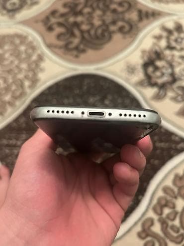telefolar: IPhone 8, 64 GB, Ağ, Qırıq, Barmaq izi, Simsiz şarj — 6