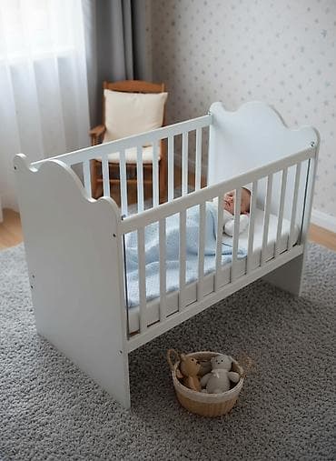 Для девочки и мальчика, Б/у, Четырехугольная, Колыбель, С матрасом, Без механизма качания