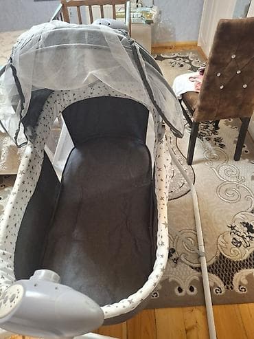 Oğlan və qız üçün, Dördbucaq, Beşik, Dəstsiz, Matras ilə, Yellənmə mexanizm ilə