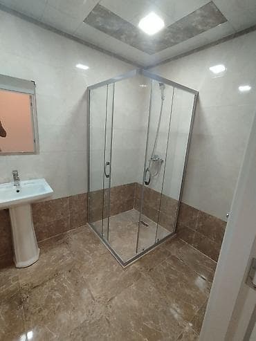 qobu kiraye: Mənzilin təsviri: - Plan: geniş dəhliz, ayrıca mətbəx‑studiyaya — 3