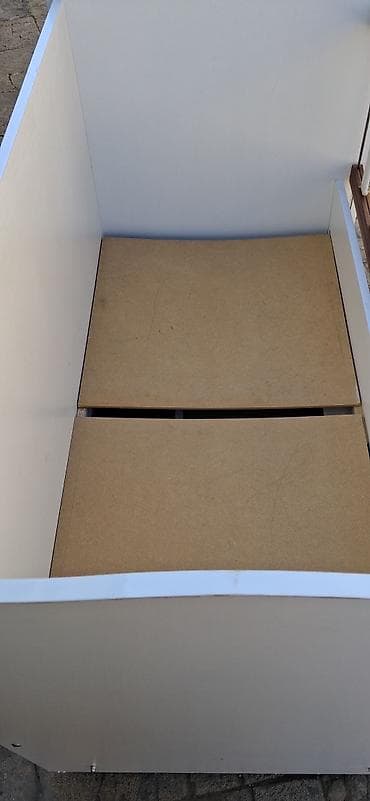 Beşiklər: Oğlan və qız üçün, İşlənmiş, Dördbucaq, Beşik, Dəstsiz, Matrassız, Yellənmə mexanizmsiz — 1