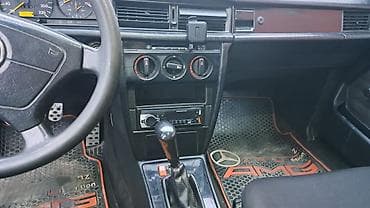 mersedes 213: Mercedes-Benz 190 (W201): 2 l | 1992 il Sedan — 7